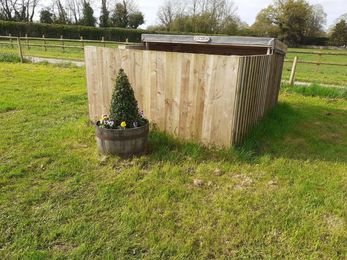 Glamping At The Retreat Wiltshire Is Rural Bliss Villa Chippenham  Exterior foto